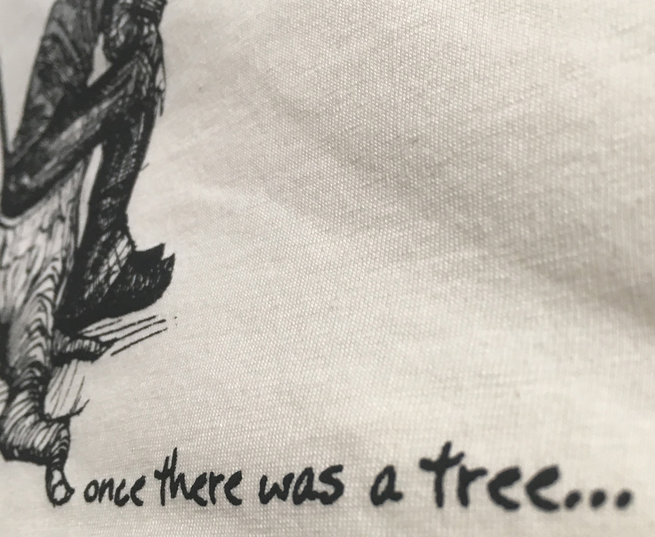 Once there was a tree, shirt, Grafik, illustration, Javan van Zandt, Illustrator, mann, Baumstumpf, Baumstamm, alter mann mit stock und hut, siebdruck, textil druckerei